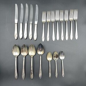 Oneida Queen Bess II Tudor Plate Silverplate Flatware Lot 20 Pc Serving Spoons